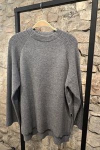 SMarlon langer Strickpulli gerade mit Schlitzen SMarlon langer Strickpulli gerade mit Schlitzen